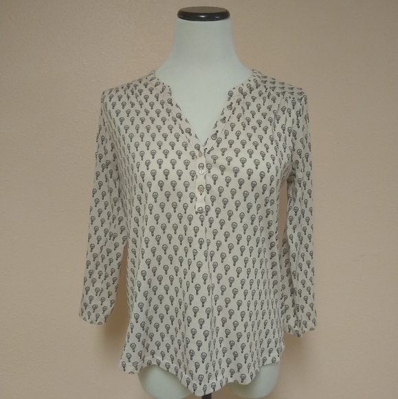 H&M Tops - H&M pink v-neck button down top